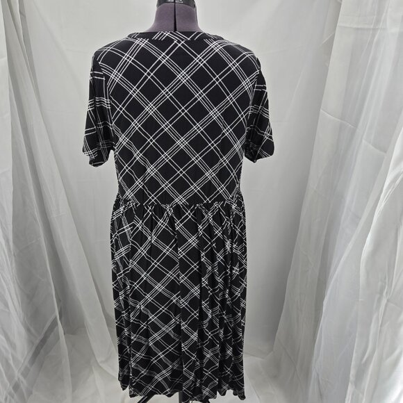 718-9 Torrid Plaid Button Front Challis Shirt sharkbite hem Dress Size 2 18/20 - Picture 10 of 16